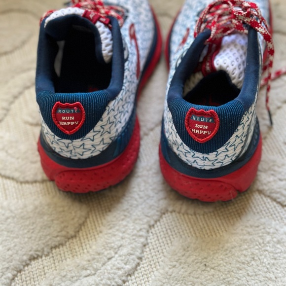 Brooks - Picture 5 of 5